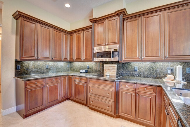 Building Photo - 8891 Starhaven Cove