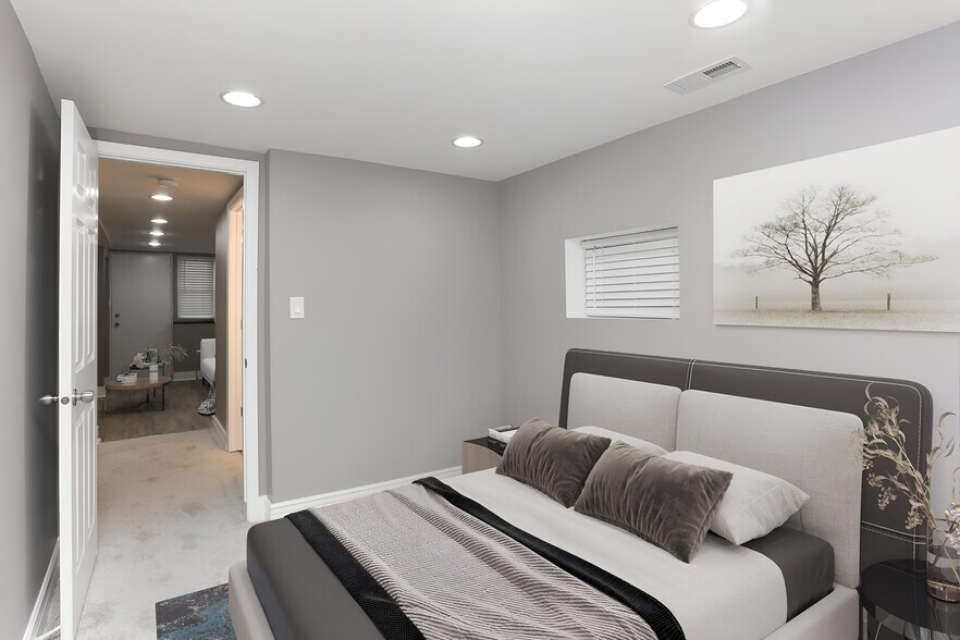 Building Photo - 2613 W Evergreen Ave