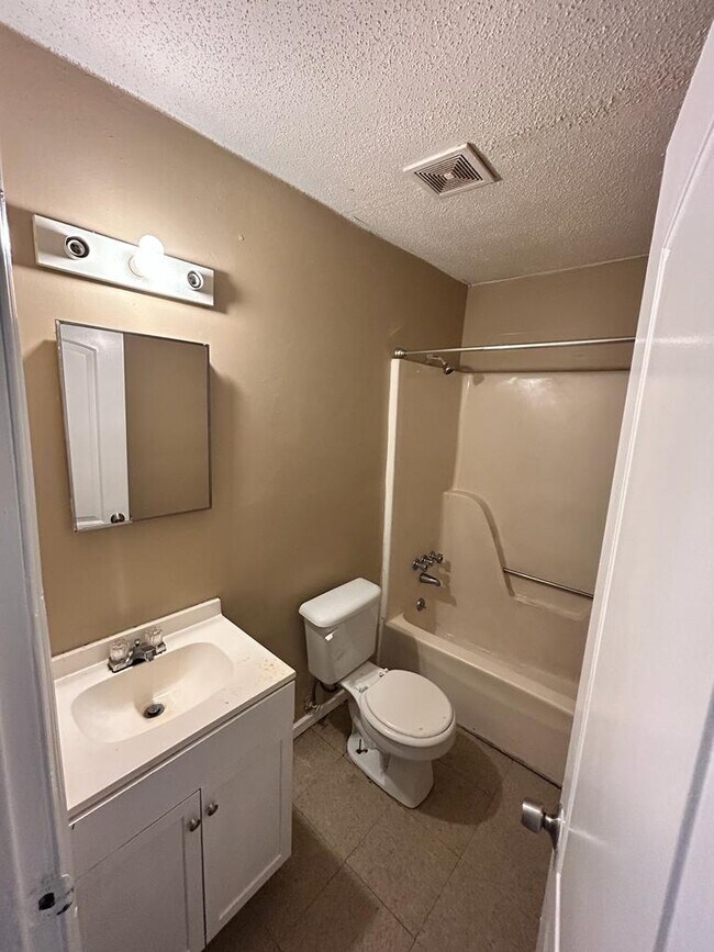 Building Photo - 5366 Clinchport Cir