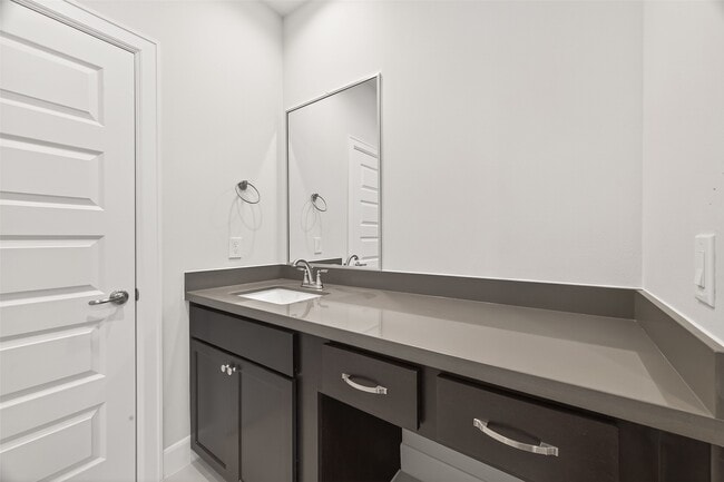 Building Photo - 2712 Grand Fountains Dr