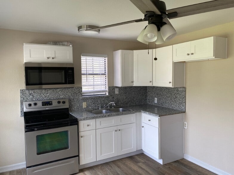 Building Photo - 14369 Twin Lakes Cir