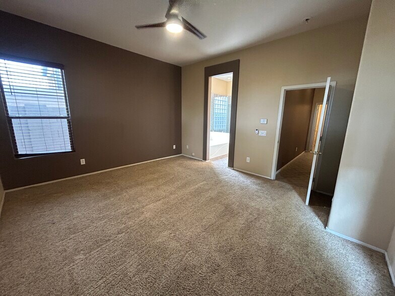 Building Photo - 25415 N 39th Ave