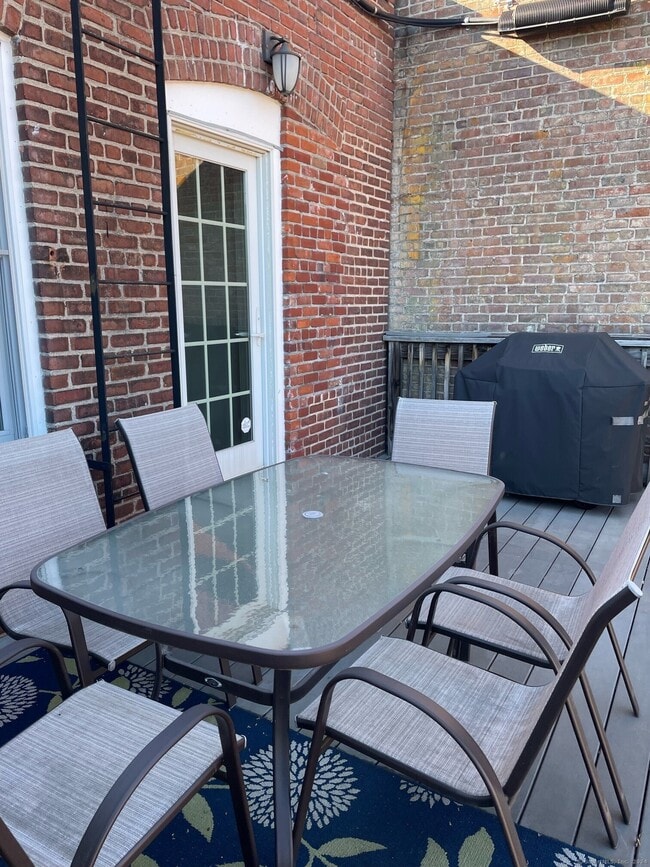 Building Photo - 343 Greenwich Ave