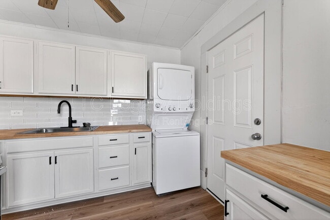 Building Photo - 139 Martin St