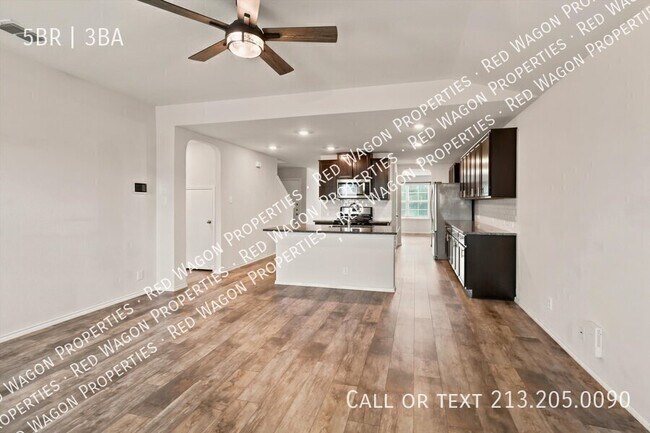 Building Photo - 8106 Chestnut Blue
