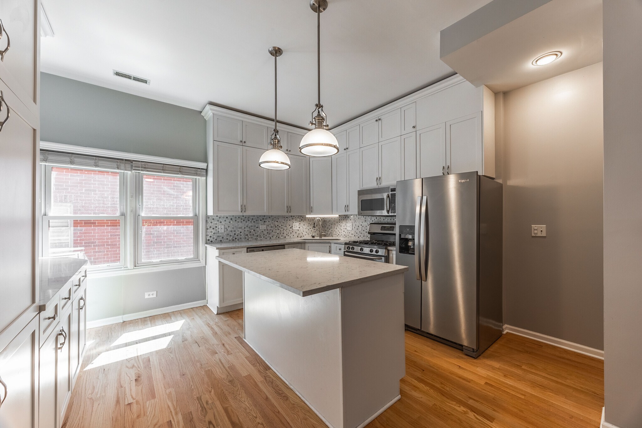 Building Photo - 855 W Erie St