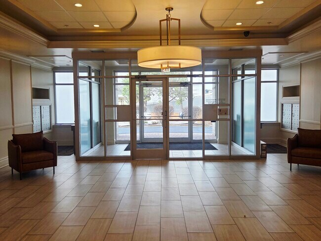 Building Photo - 5555 N Cumberland Ave