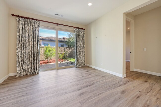 Building Photo - 8137 Auberge Cir