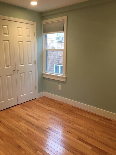 Building Photo - 33 Dennison St