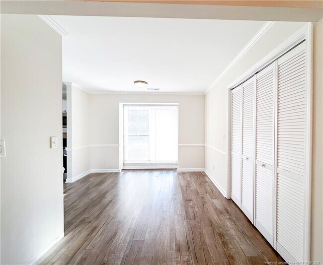 Building Photo - 499 Coronation Dr