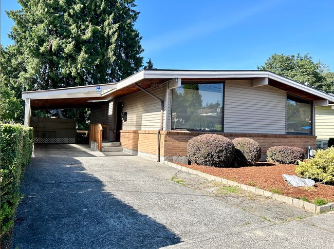 Building Photo - Upper Rainier Beach Home