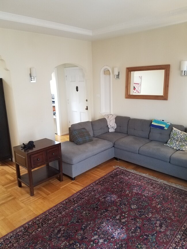 Living room - 295 Oxford St