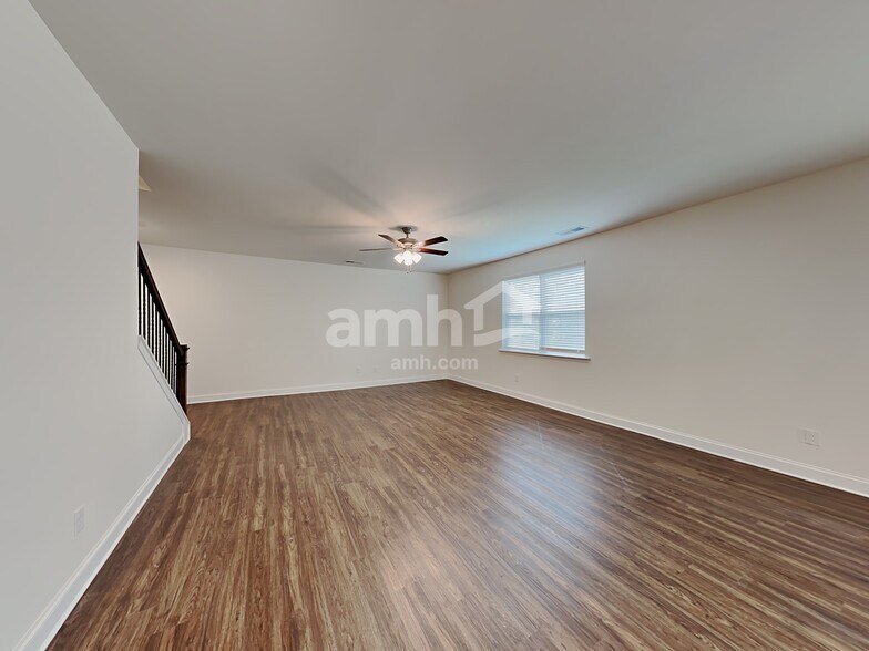 Building Photo - 5075 Hudson Vly Dr