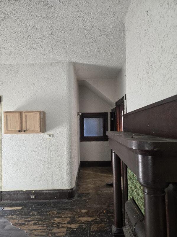 Building Photo - 17 7th St