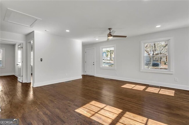 Building Photo - 1271 Lorenzo Dr SW
