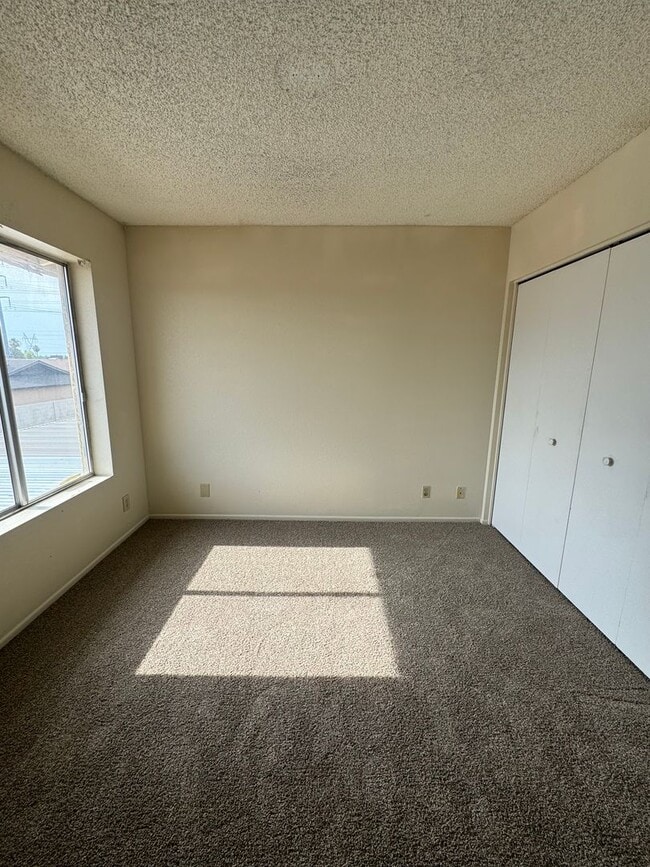 Building Photo - 2 BEDROOM UNIT IN MESA