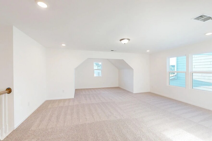Building Photo - 2129 Clifton Rd
