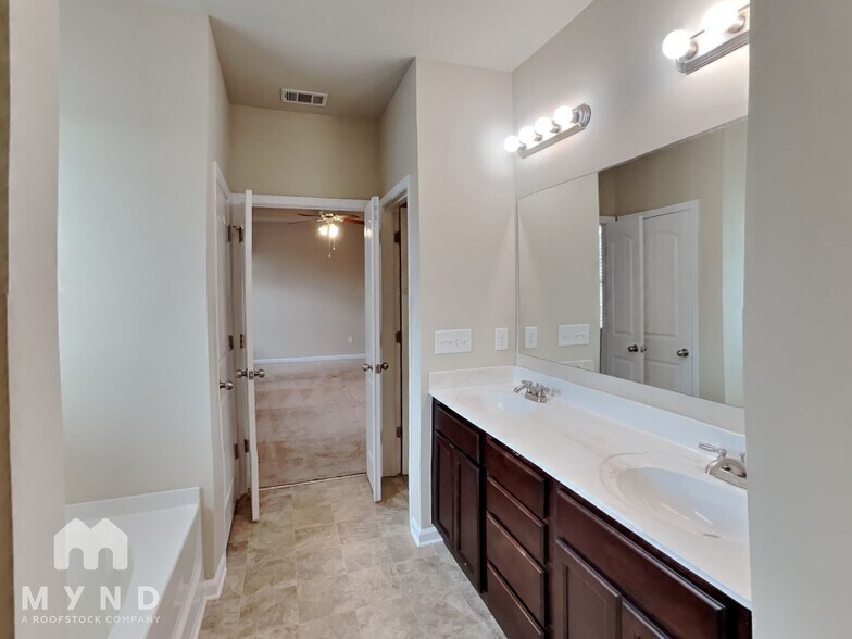 Building Photo - 116 Laurelcrest Ln