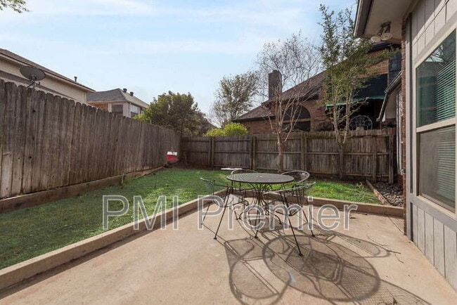 Building Photo - 1220 Royal Crescent Dr