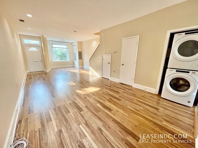 Building Photo - 2025 Flagler Pl NW
