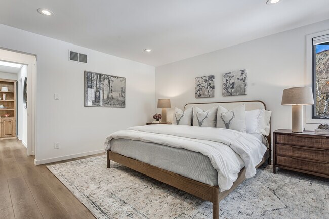 Building Photo - 135 Carriage Way