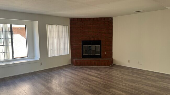 Building Photo - 2307 N Cahuenga Blvd