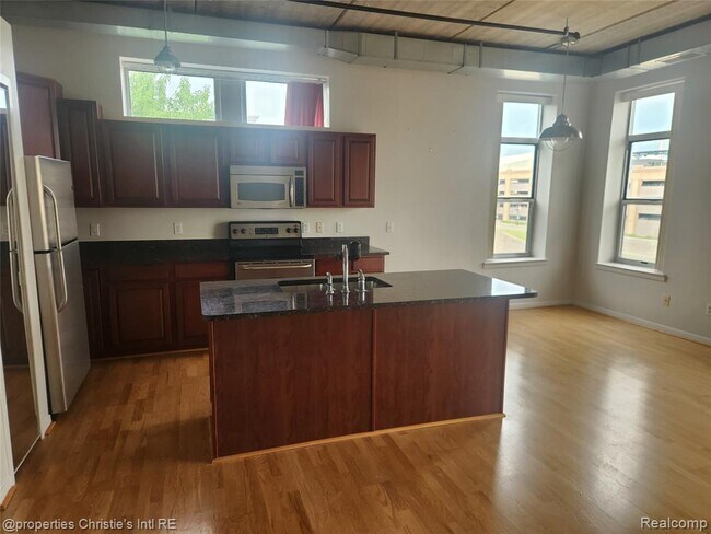 Building Photo - 66 Winder St