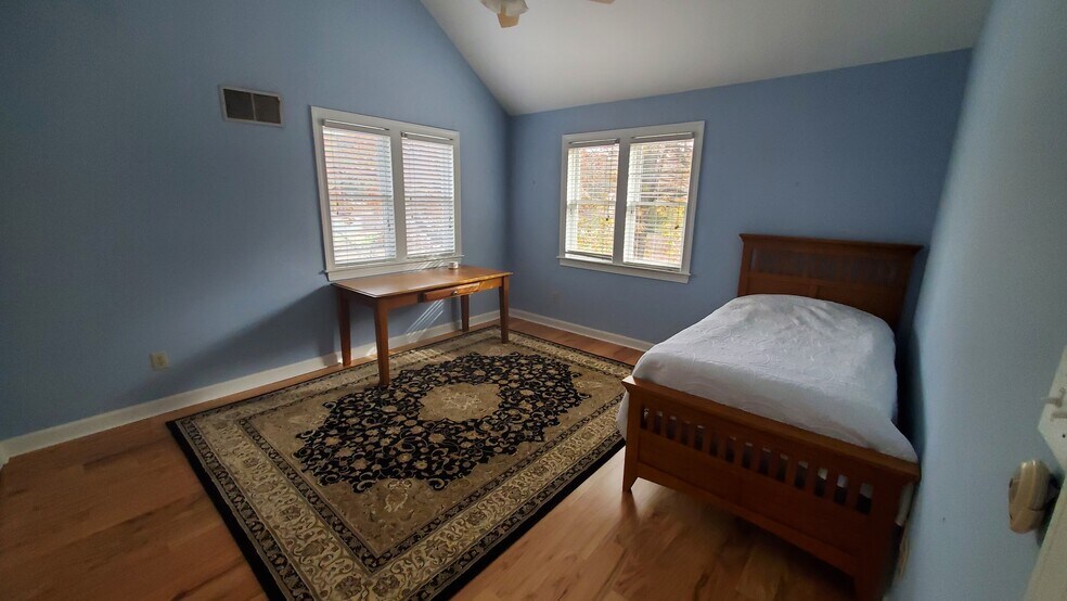 Building Photo - 5927 Sentinel Dr