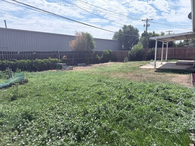 Building Photo - 1419 Prado Dr
