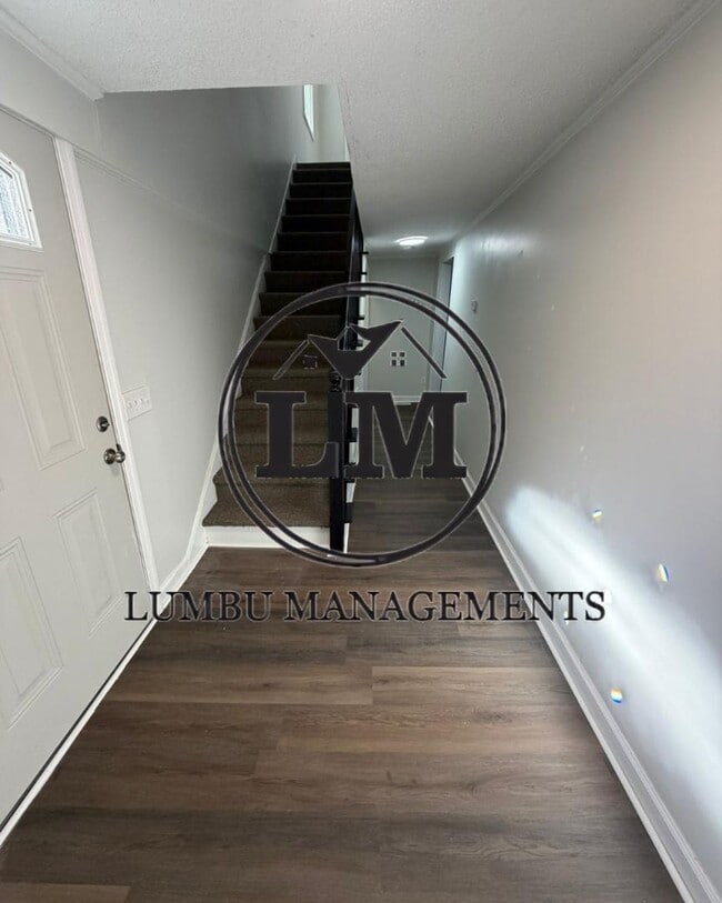 Building Photo - 414 E Morehead St