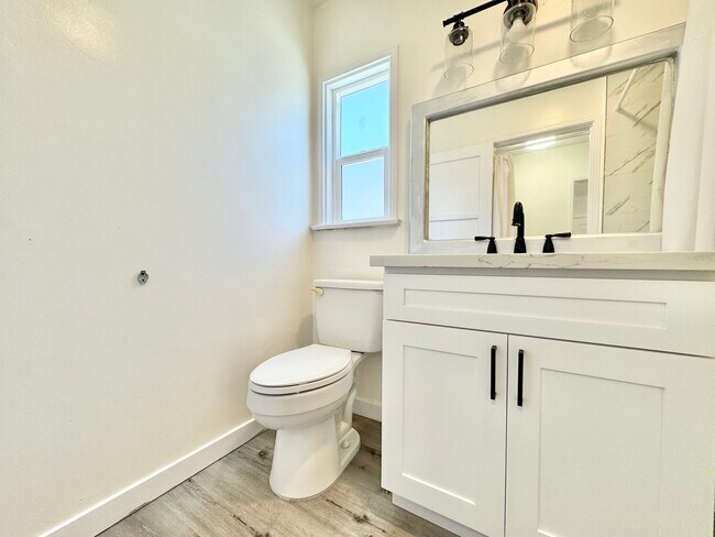 Building Photo - 2013 S Shenandoah St