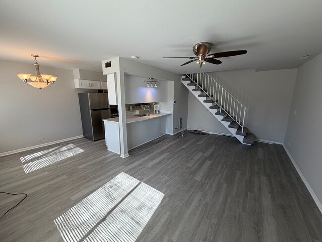 Building Photo - 1152 Cove Dr