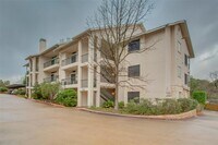 Building Photo - 2209 Hancock Dr