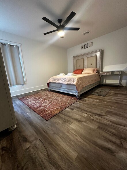 Building Photo - 4013 Hawthorne Cir