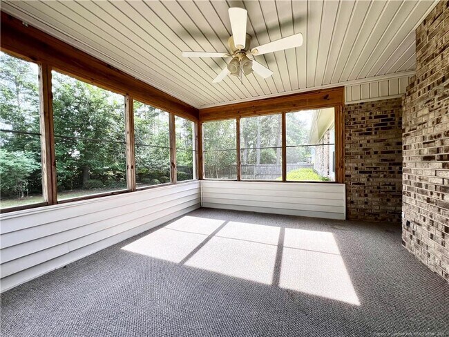Building Photo - 6017 Lakeway Dr