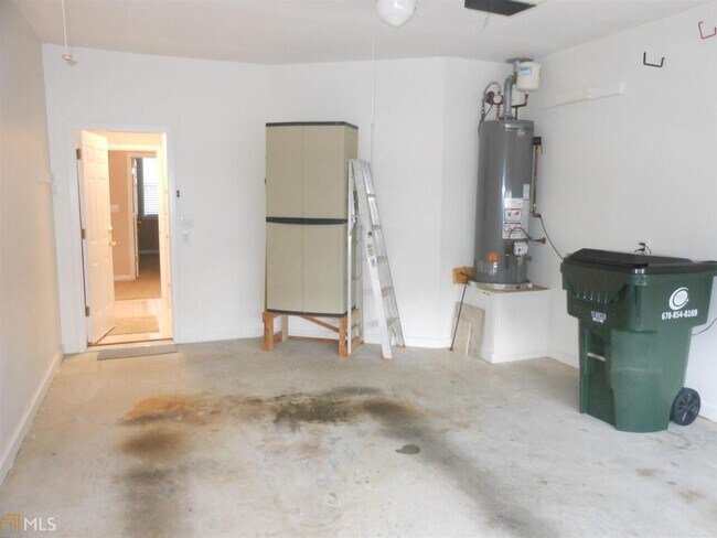 Building Photo - 2310 Applegate Ln