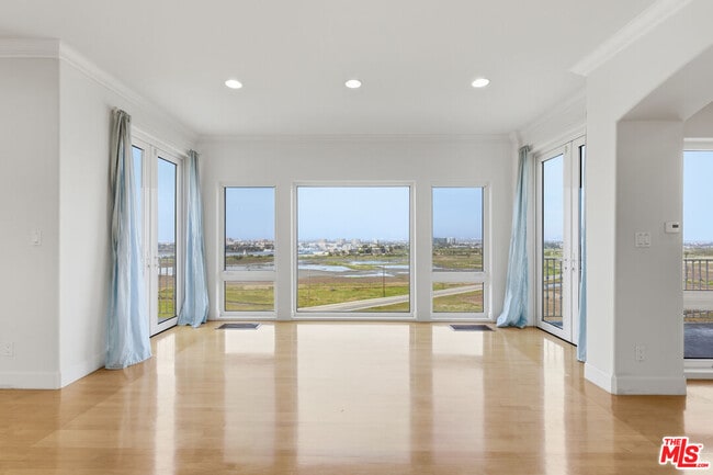 Building Photo - 8120 Billowvista Dr