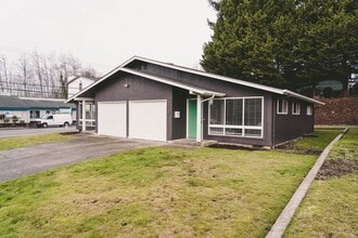 Building Photo - 1102-1122 Duplexes