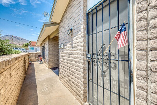 Building Photo - Beautiful 2 bed - 1 baths apartment  part ...