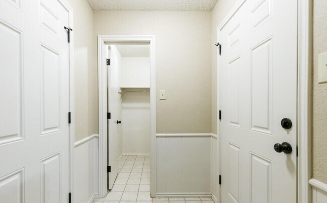 Building Photo - 3406 65th Dr