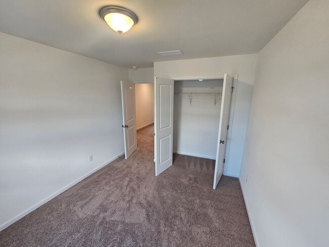 Building Photo - Beautiful Townhome in Concord! Great schools!