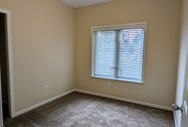 Building Photo - Lynnwood 3 Bedroom Condo - Corner Unit