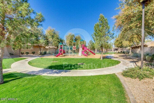 Building Photo - 730 N Robins Way
