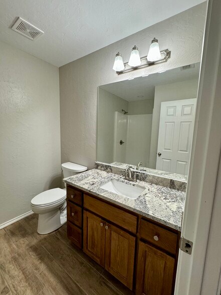 Building Photo - 203 Crestview