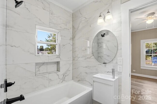 Building Photo - 9030 Reid St