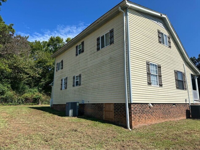 Building Photo - 6354 Meadowbranch Rd