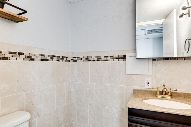 Building Photo - 9080 Lime Bay Blvd