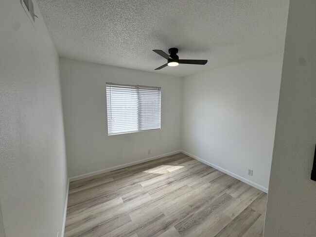 Building Photo - 1523 Woodpine Dr
