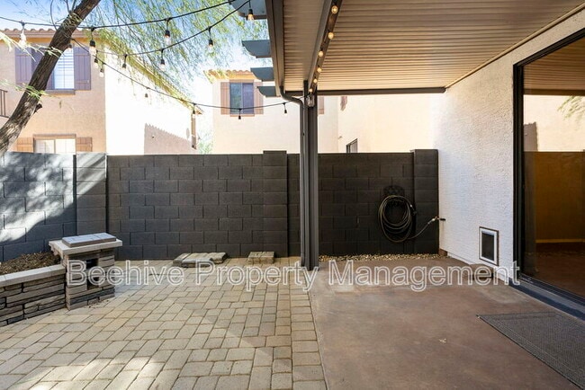 Building Photo - 2314 W Jake Haven