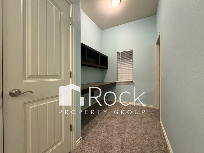 Building Photo - 3 Bedroom Home in North Norman with New Carpet **Move in by January 1st and enjoy HALF OFF your f...